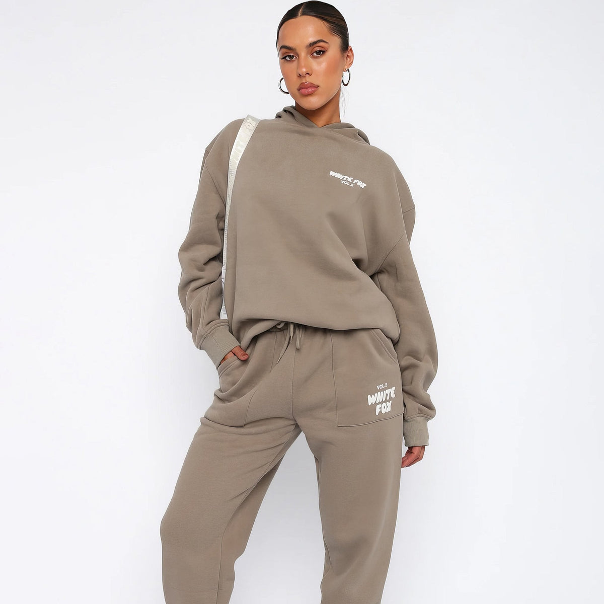 WhiteFox Set – Women’s Two-Piece Hoodie & Pants Tracksuit